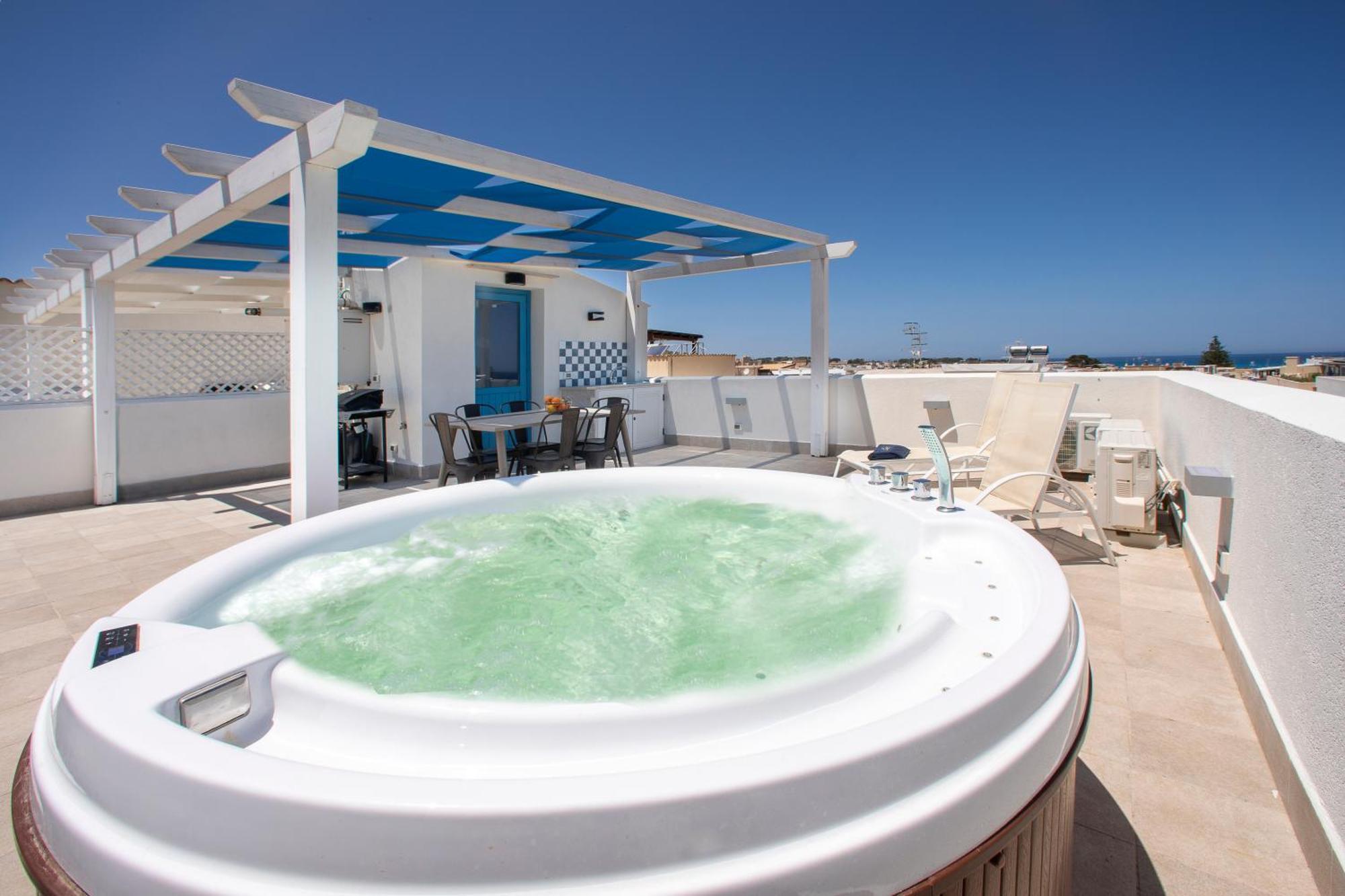 Itaca E Medea - Appartamenti Con Idromassaggio In Terrazza San Vito Lo Capo Kültér fotó